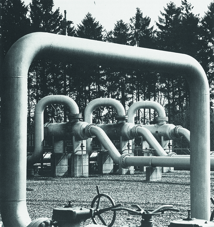 1974 : Le gazoduc Transitgas est ouvert.