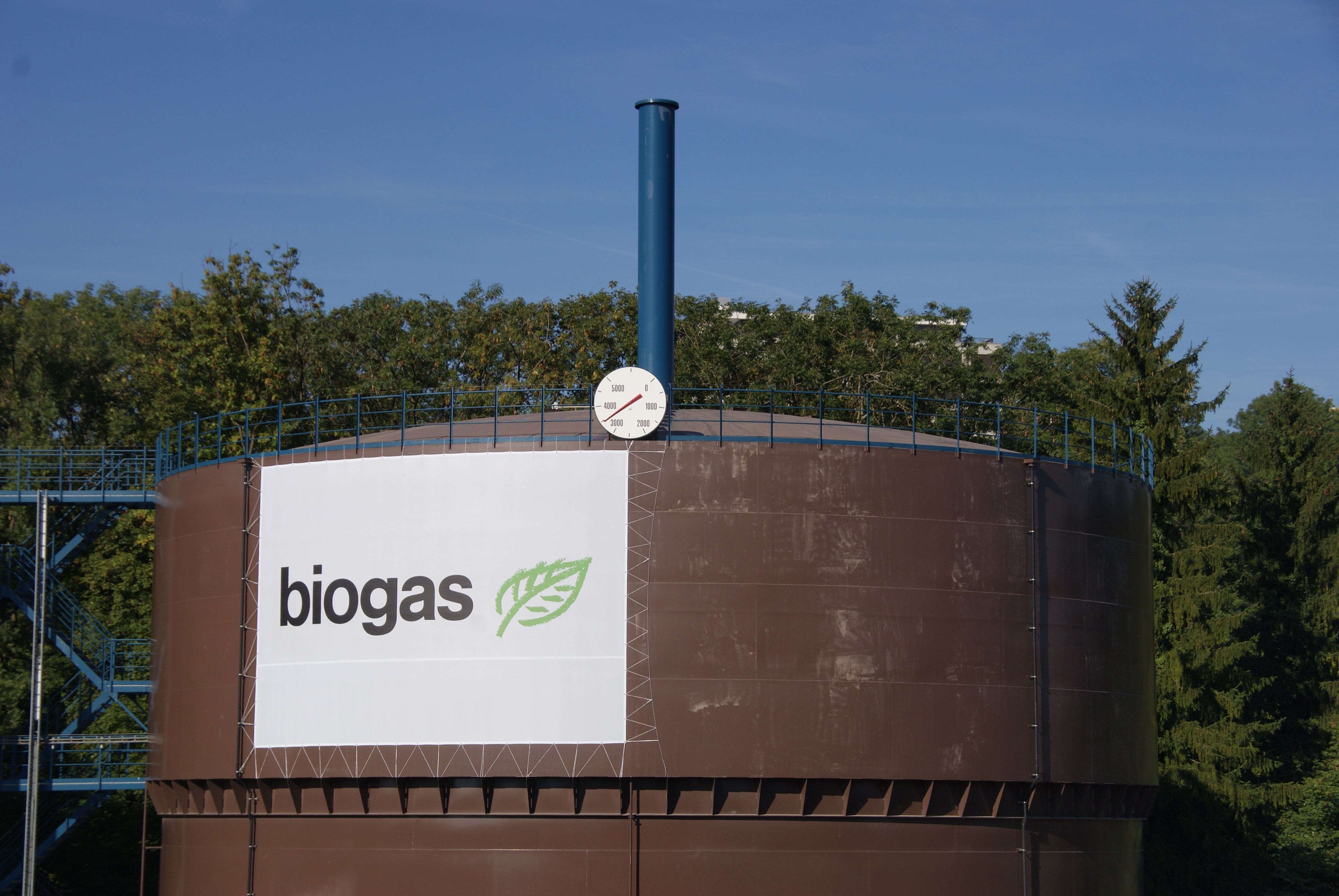 1997 : Le biogaz est injecté dans le réseau de gaz en Suisse pour la première fois au monde.